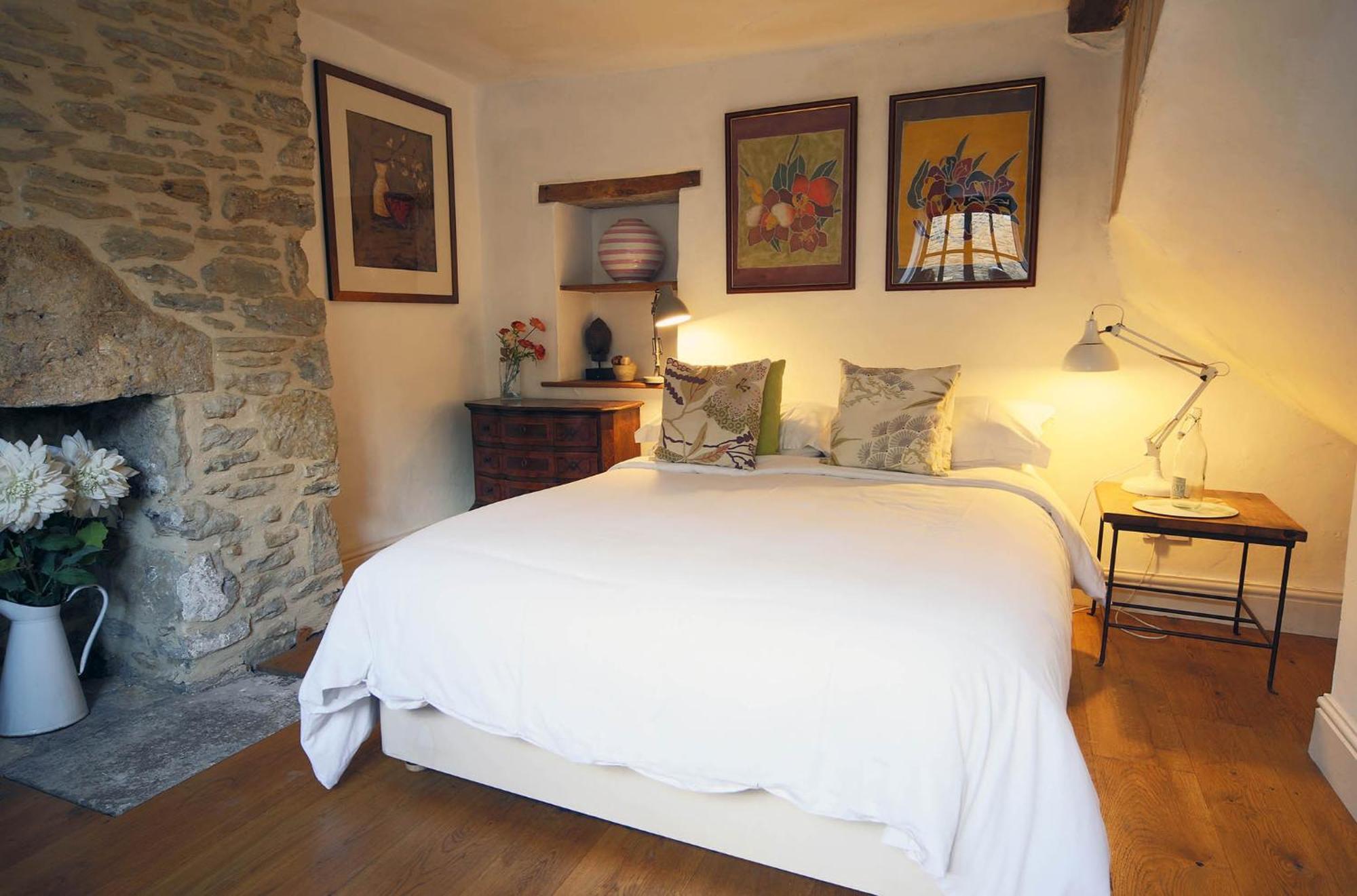 Charming 3 Bedroom House With Indoor Wood Burner. Frome