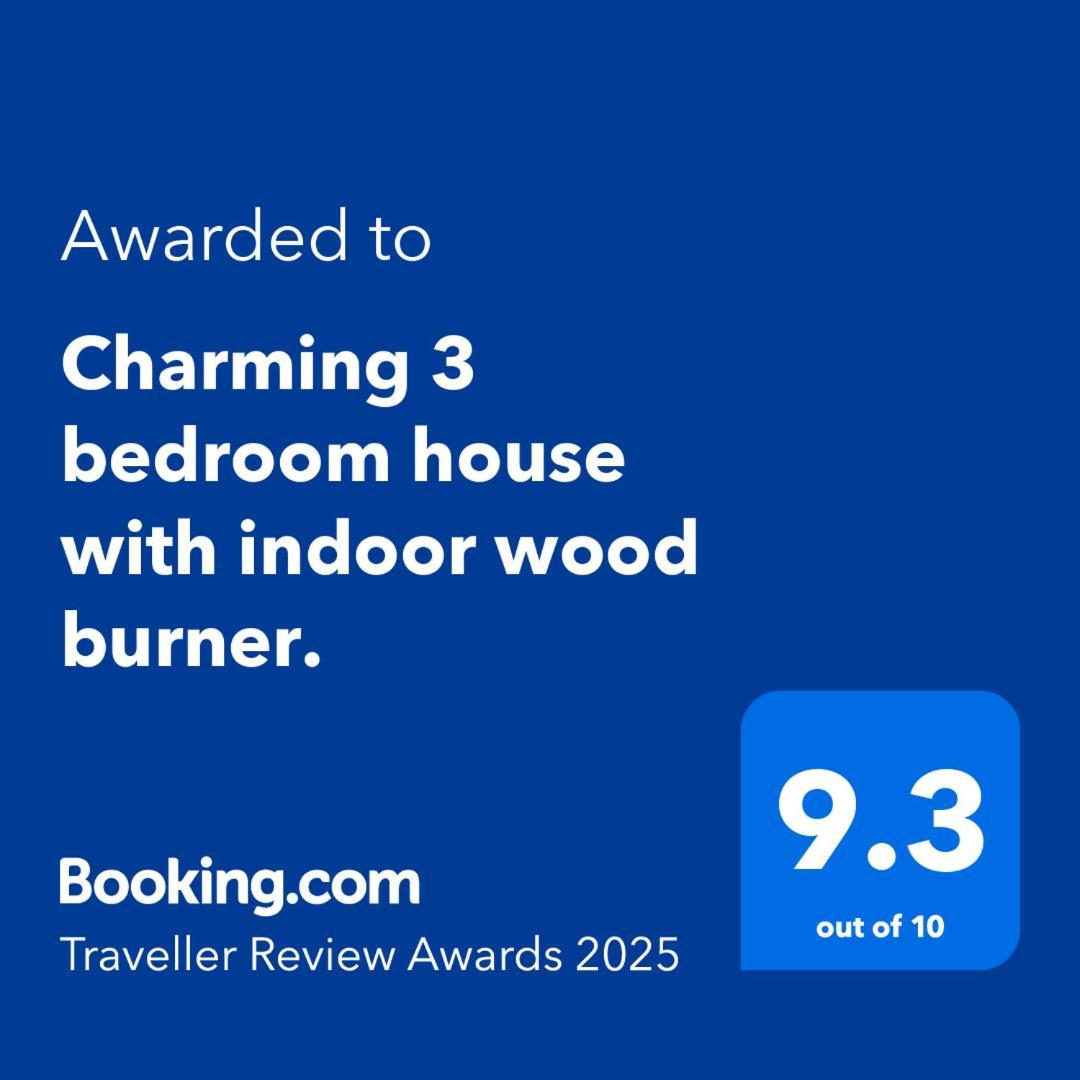 Hébergement de vacances Charming 3 Bedroom House With Indoor Wood Burner.