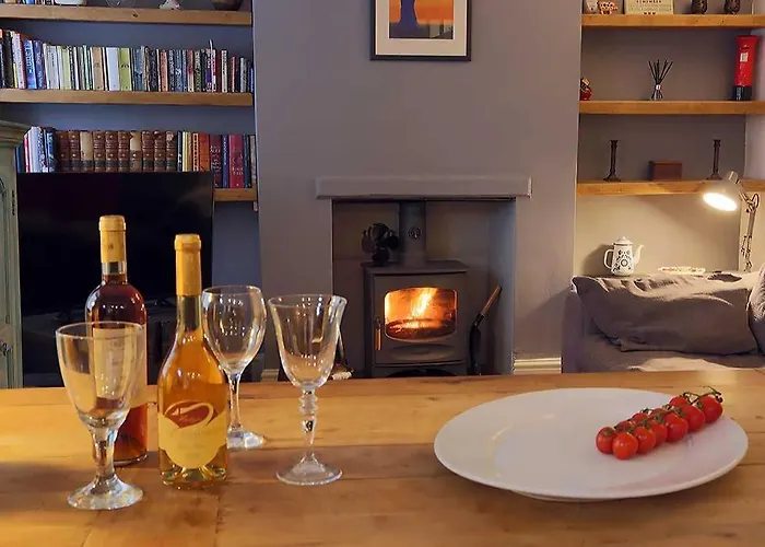 Charming 3 Bedroom House With Indoor Wood Burner.