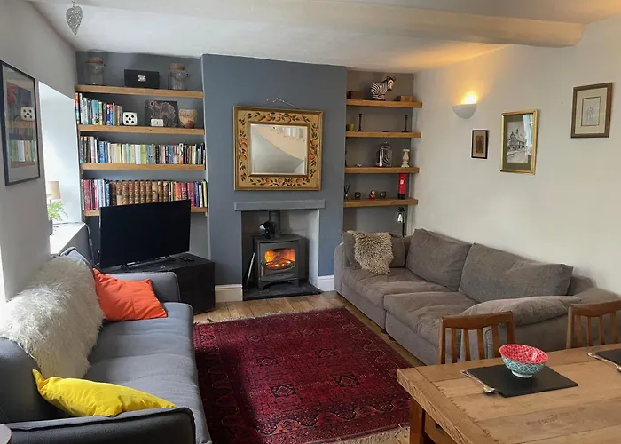 Charming 3 Bedroom House With Indoor Wood Burner.