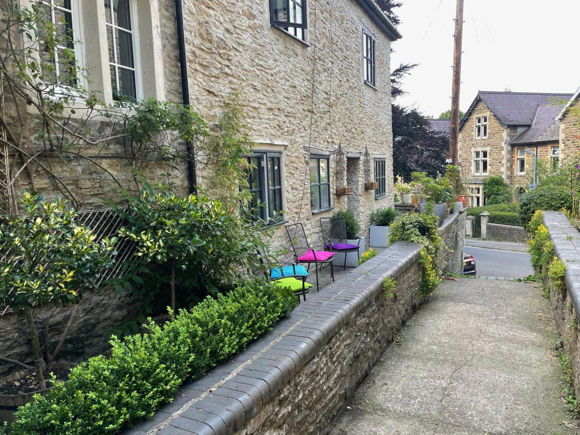 Holiday home Charming 3 Bedroom House With Indoor Wood Burner. Frome
